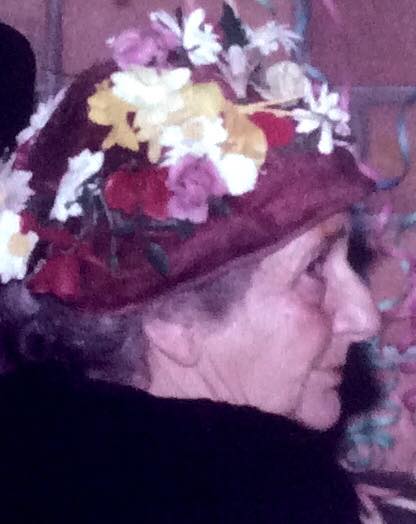 Adèle met bloemtjeshoedje in 1980